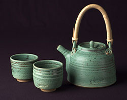Photo of a teapot with two cups